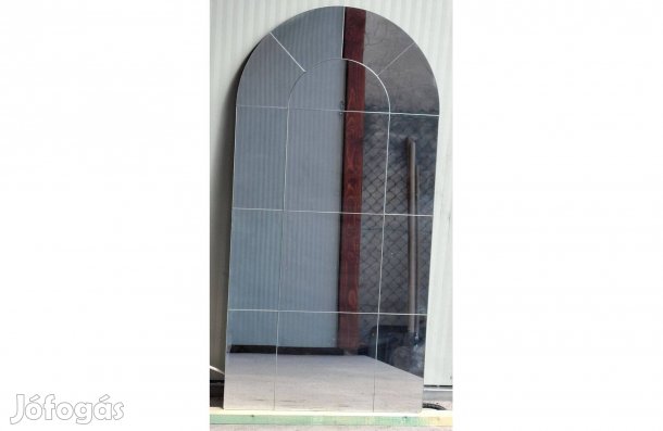 Nagyméretű, osztott tükör