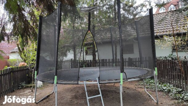 Nagyméretű alig használt trambulin