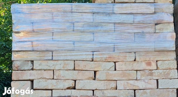 Nagyméretű bontott egész válogatott tégla 