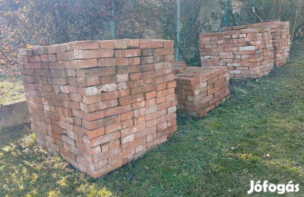 Nagyméretű bontott tégla, kb. 1.200 db, tisztítva eladó