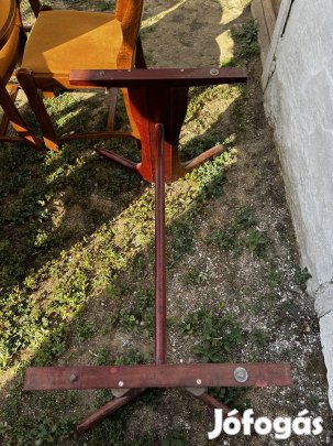 Nagyméretű érkező asztal 