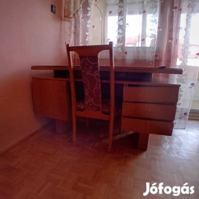 Nagyméretű fából készült íróasztal áron alul eladó