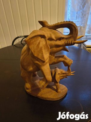 Nagyméretű faragott elafánt szobor trópusi fából, faragott, faragás