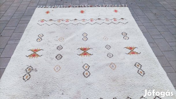 Nagyméretű fehér szőnyeg