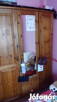 Nagyméretű fenyőszekrény!