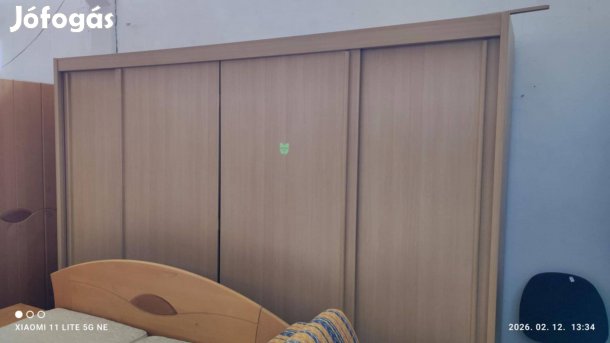 Nagyméretű gardrob szekrény