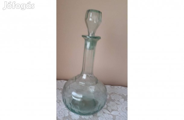 Nagyméretű halványzöld borosüveg