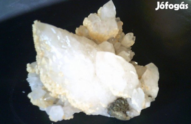 Nagyméretű hegyikristály ásvány pirittel