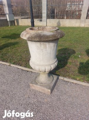 Nagyméretű kastélyváza