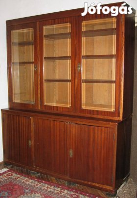 Nagyméretű könyvszekrény