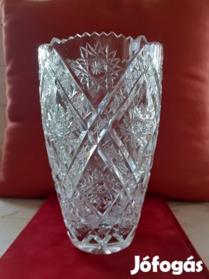 Nagyméretű kristályváza, gazdag díszítéssel