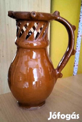Nagyméretű mázas cserép furfangos kancsó/csalikancsó