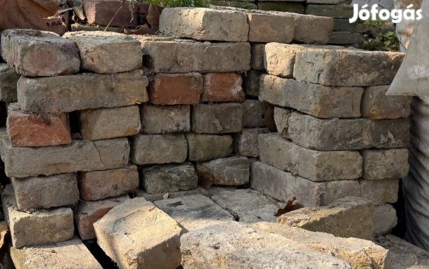 Nagyméretű műemlék tégla ingyen elvihető