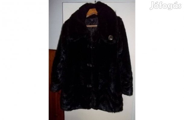 Nagyméretű női műszőrme kabát