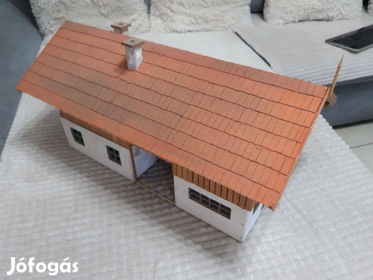 Nagyméretű parasztház makett