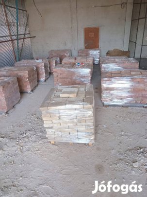 Nagyméretű piros/sárga tégla