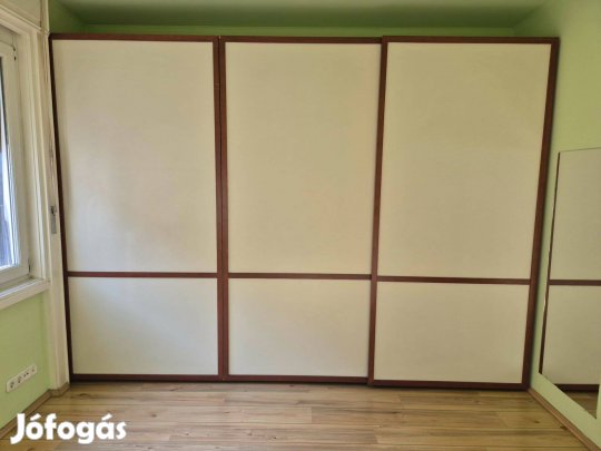 Nagyméretű polcos, akasztós gardrób szekrény