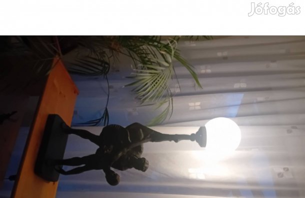 Nagyméretű puttó szoborlámpa