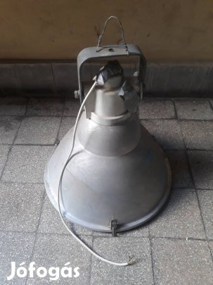 Nagyméretű régi ipari lámpa
