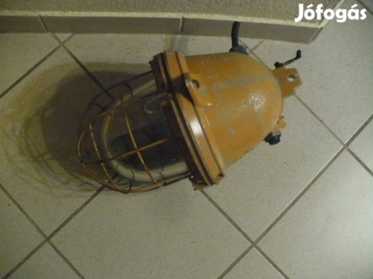 Nagyméretű robbanásbiztos lámpa