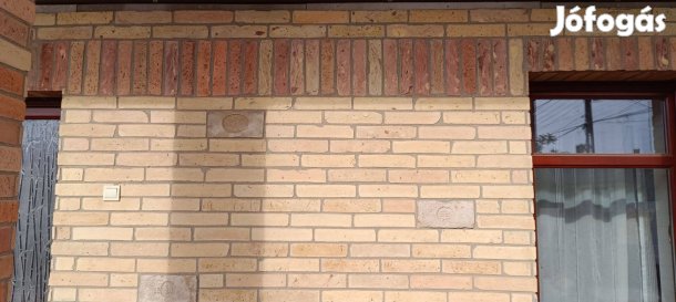 Nagyméretű szeletelt tégla, bontott tégla belső szelet