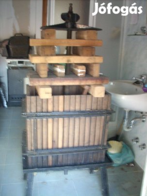 Nagyméretü szőlőprés eladó