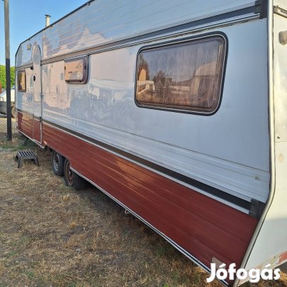 Nagyméretű tagas 7m lakókocsi telepítésre eladó!