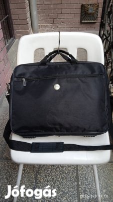 Nagyméretű újszerű nem használt fekete laptoptáska hibátlanul