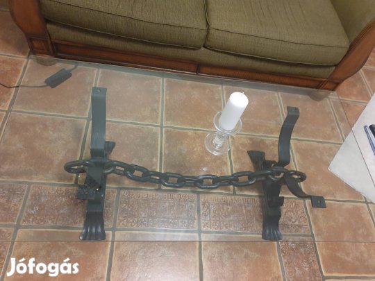 Nagyméretű üveglapos kovácsoltvas dohányzóasztal 