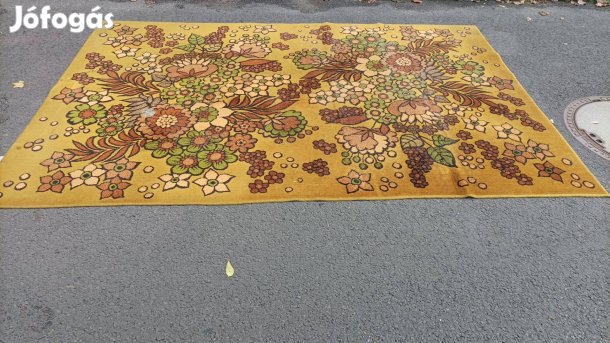 Nagyméretű virágos szőnyeg retro
