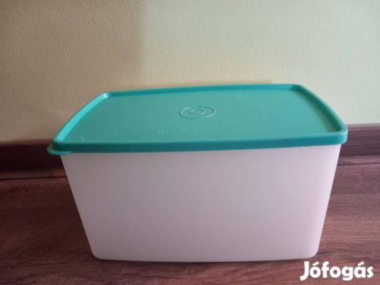 Nagyobb Tupperware szögletes tároló újszerű állapotban