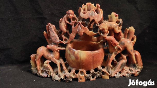 Nagyobb antik zsírkő faragás állatokkal