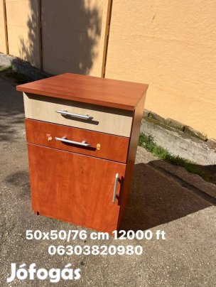 Nagyobb éjjeli szekrény 50x50/ 76 eladó bp.17 ker
