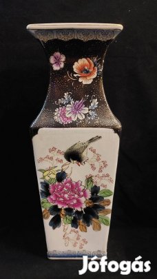 Nagyobb festett keleti porcelán váza