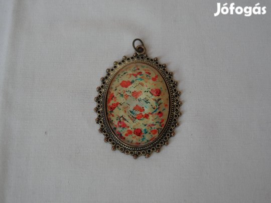Nagyobb méretű virágos medál