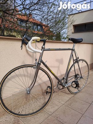 Nagyobbaknak! KTM Strada országúti kerékpár, Shimano 105 szett