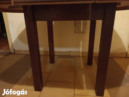 Nagyobbítható lapos asztal