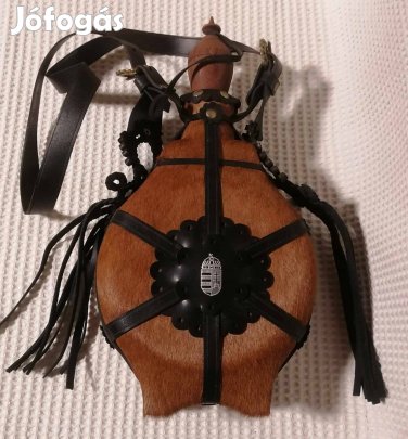 Nagyon Szép Új Koronás Címeres Világosbarna Lószőr Csikós Kulacs