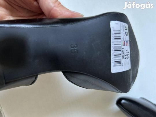 Nagyon elegáns, fekete, kisméretű bőr női köröm cipő