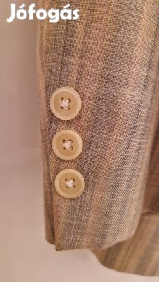 Nagyon elegáns divatos zakó, vékony testalkatúra