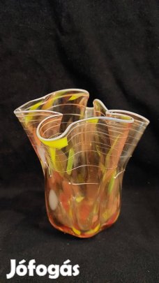 Nagyon fodros színes üveg váza