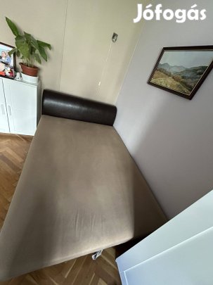 Nagyon jó állapotú rugós franciaágy