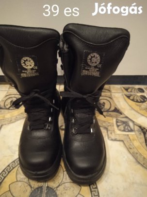 Nagyon kényelmes légtalpas spanyol gyártmányú bakancs 
