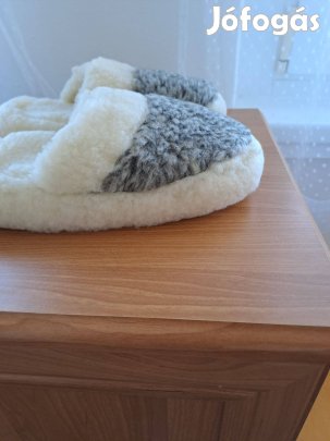 Nagyon meleg kényelmes merinógyapjú szobapapucs, új. 40-41-es