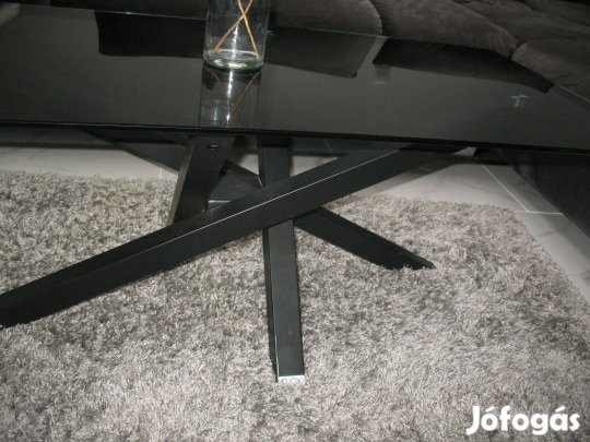 Nagyon modern alig használt dohányzóasztal áron alul eladó