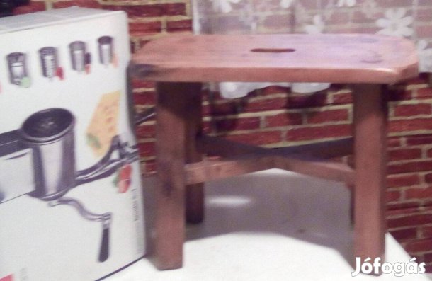 Nagyon régi, Tömör fa, kisméretű Sámli, Hibátlan állapotú 24 cm magas