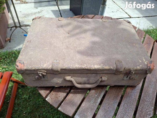 Nagyon régi bőrönd 2000 forintért eladó