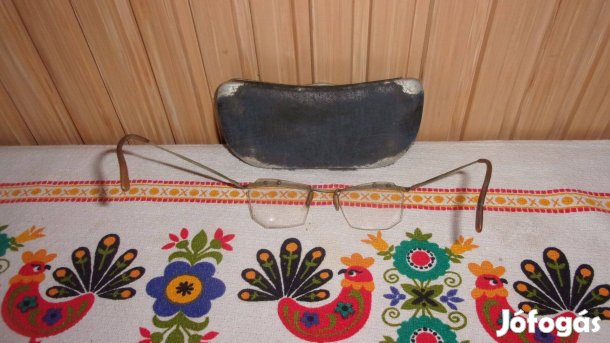 Nagyon régi férfi szemüveg eredeti tokjában