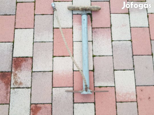 Nagyon régi pumpa eladó