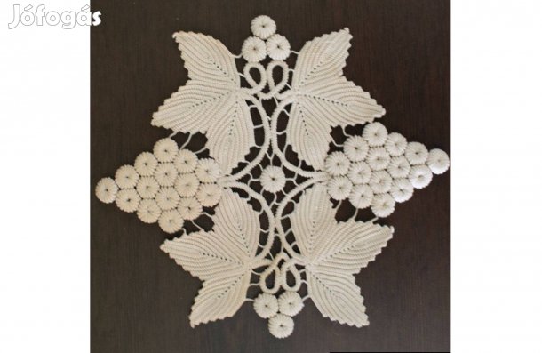 Nagyon ritka ír horgolással készített terítő , szőlő motívummal